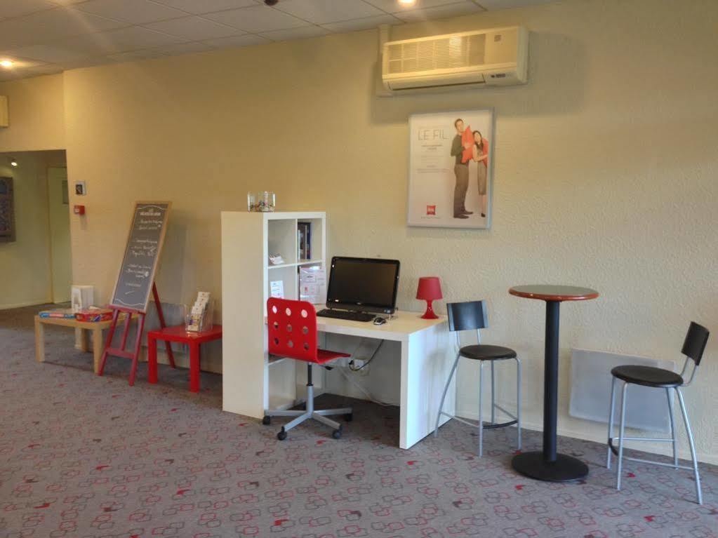 Hotel Ibis Lyon L'Isle D'Abeau Exterior foto
